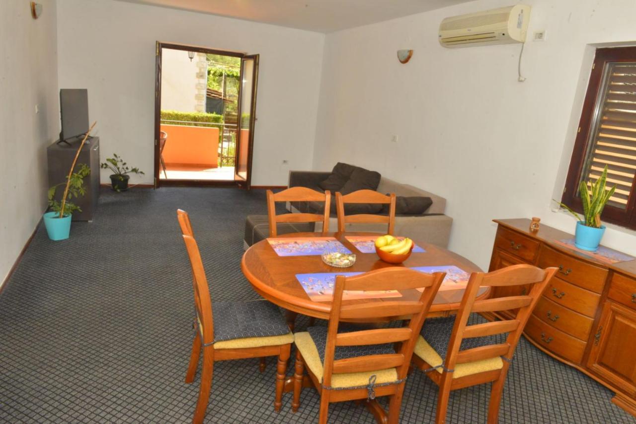 D Apartment Kotor Buitenkant foto