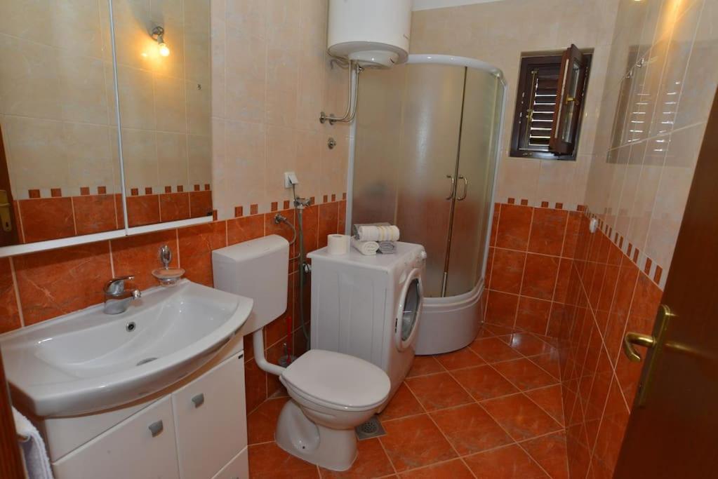 D Apartment Kotor Buitenkant foto