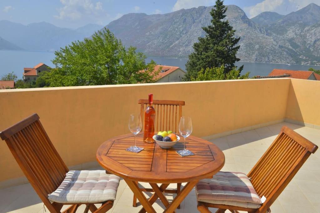 D Apartment Kotor Buitenkant foto