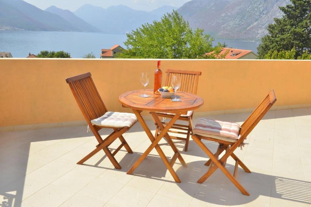D Apartment Kotor Buitenkant foto