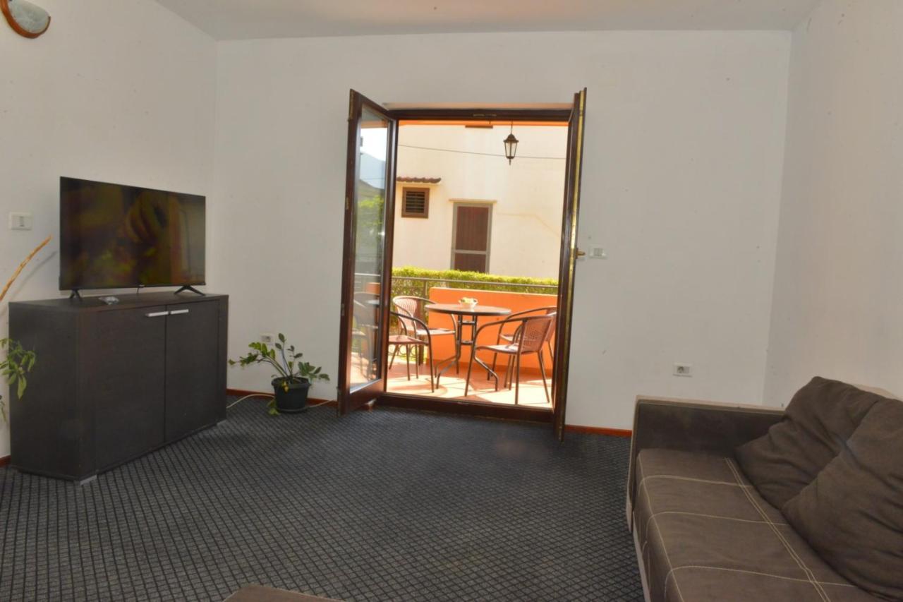 D Apartment Kotor Buitenkant foto