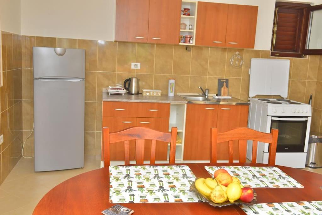 D Apartment Kotor Buitenkant foto
