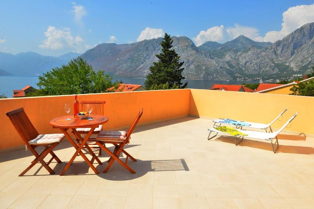 D Apartment Kotor Buitenkant foto